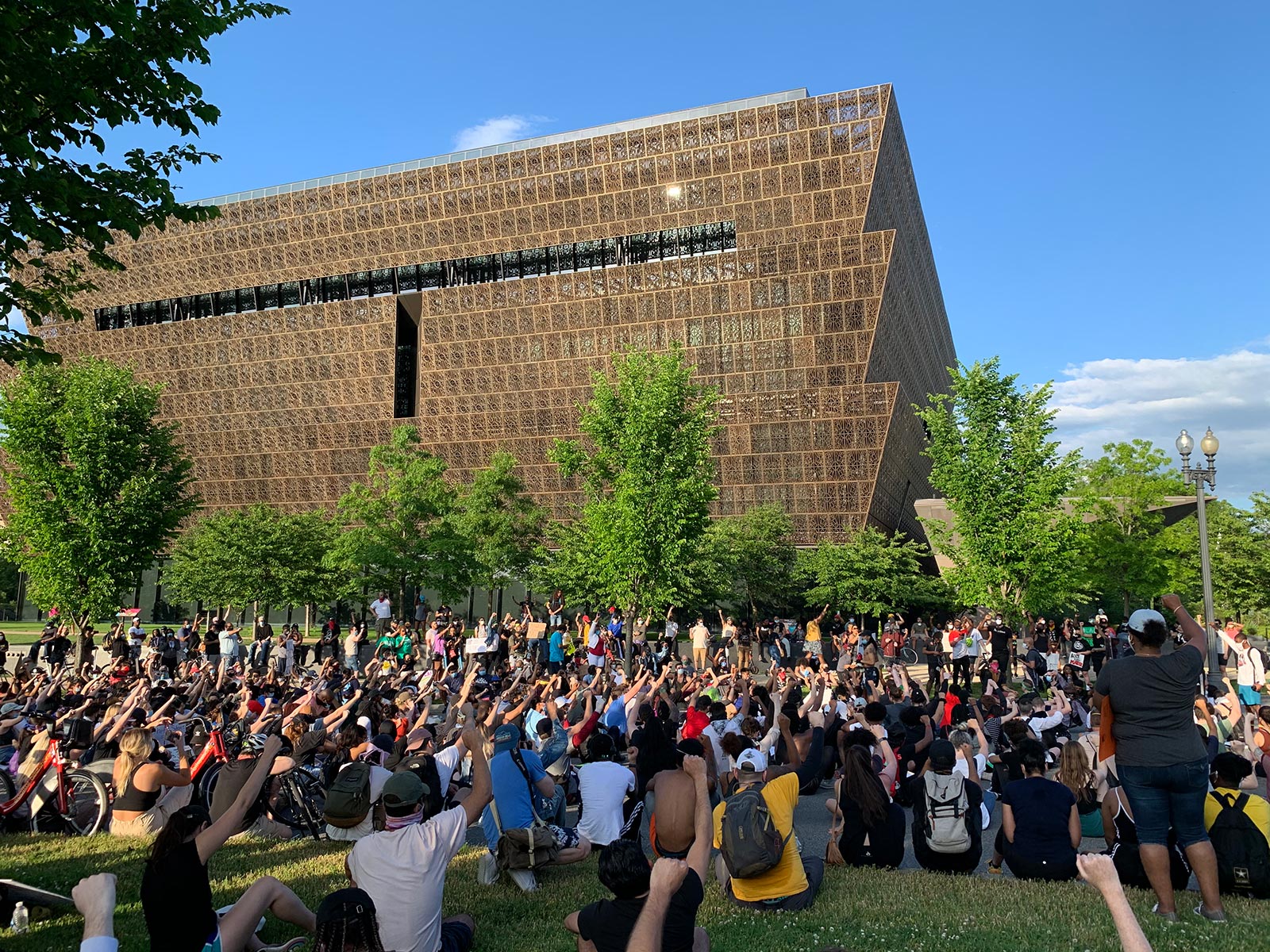 Protesters mark nine minutes of silence next to NMAAHC on May 30, 2020.